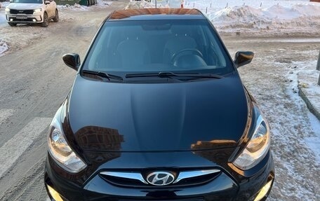 Hyundai Solaris II рестайлинг, 2011 год, 825 000 рублей, 3 фотография