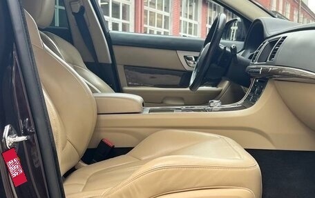 Jaguar XF I рестайлинг, 2013 год, 2 000 000 рублей, 8 фотография