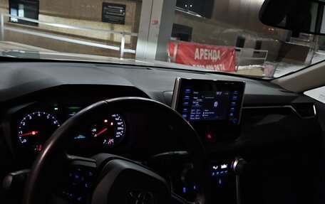 Toyota RAV4, 2022 год, 3 750 000 рублей, 6 фотография