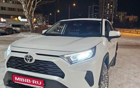 Toyota RAV4, 2022 год, 3 750 000 рублей, 2 фотография