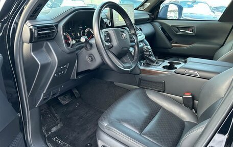 Toyota Land Cruiser, 2023 год, 17 500 000 рублей, 9 фотография