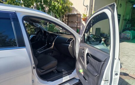 Mitsubishi Pajero Sport III рестайлинг, 2017 год, 2 450 000 рублей, 3 фотография