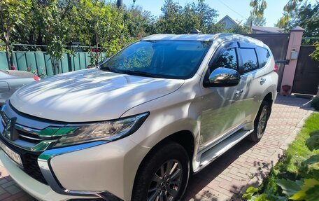 Mitsubishi Pajero Sport III рестайлинг, 2017 год, 2 450 000 рублей, 6 фотография