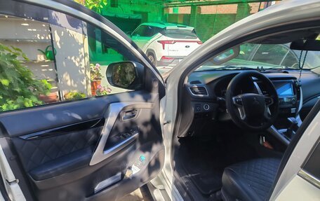 Mitsubishi Pajero Sport III рестайлинг, 2017 год, 2 450 000 рублей, 7 фотография