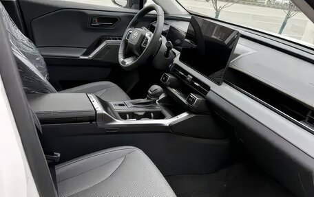 Toyota RAV4, 2025 год, 4 400 000 рублей, 6 фотография