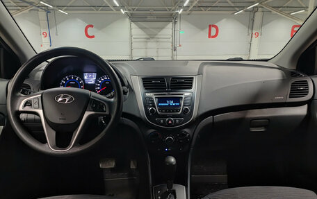 Hyundai Solaris II рестайлинг, 2015 год, 1 155 000 рублей, 17 фотография