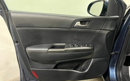 KIA Sportage IV рестайлинг, 2020 год, 2 400 000 рублей, 38 фотография