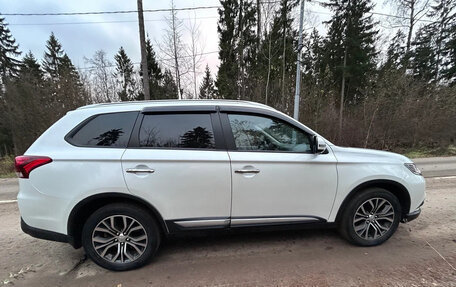 Mitsubishi Outlander III рестайлинг 3, 2018 год, 2 750 000 рублей, 3 фотография