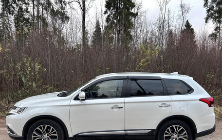 Mitsubishi Outlander III рестайлинг 3, 2018 год, 2 750 000 рублей, 4 фотография