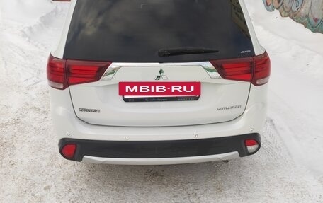 Mitsubishi Outlander III рестайлинг 3, 2018 год, 2 750 000 рублей, 8 фотография