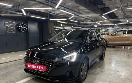 Hyundai Solaris II рестайлинг, 2021 год, 1 900 000 рублей, 2 фотография