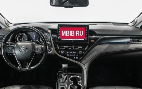 Toyota Camry, 2021 год, 2 790 000 рублей, 6 фотография