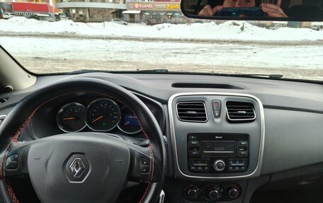 Renault Logan II, 2017 год, 920 000 рублей, 2 фотография