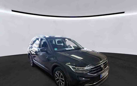 Volkswagen Tiguan II, 2021 год, 2 192 000 рублей, 4 фотография