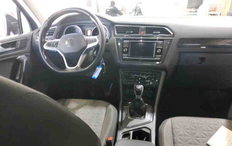 Volkswagen Tiguan II, 2021 год, 2 192 000 рублей, 8 фотография