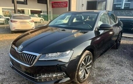 Skoda Superb III рестайлинг, 2025 год, 2 850 000 рублей, 1 фотография
