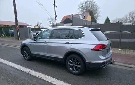Volkswagen Tiguan, 2023 год, 2 100 000 рублей, 3 фотография
