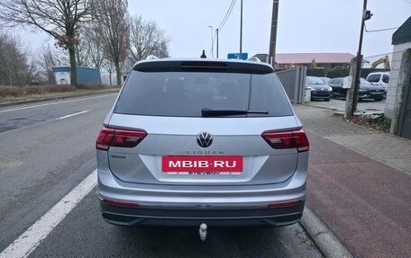 Volkswagen Tiguan, 2023 год, 2 100 000 рублей, 6 фотография