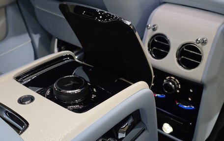 Rolls-Royce Cullinan, 2023 год, 38 500 000 рублей, 15 фотография