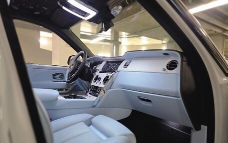 Rolls-Royce Cullinan, 2023 год, 38 500 000 рублей, 21 фотография