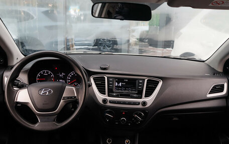 Hyundai Solaris II рестайлинг, 2019 год, 895 000 рублей, 10 фотография