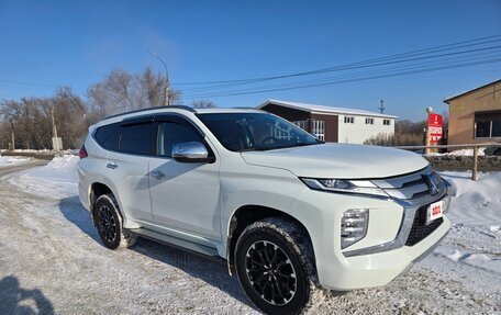 Mitsubishi Montero Sport, 2023 год, 5 100 000 рублей, 3 фотография