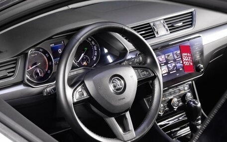 Skoda Superb III рестайлинг, 2017 год, 1 649 000 рублей, 10 фотография