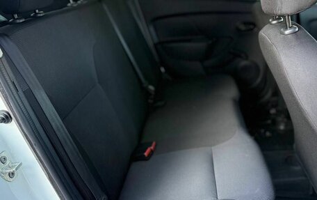 Renault Logan II, 2019 год, 1 090 000 рублей, 15 фотография