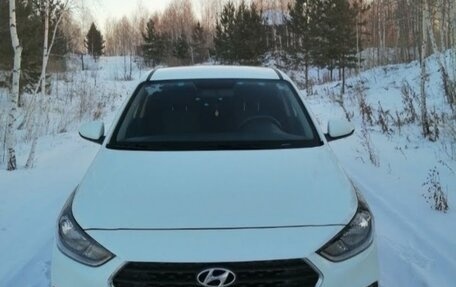 Hyundai Solaris II рестайлинг, 2019 год, 1 000 000 рублей, 1 фотография