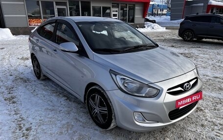 Hyundai Solaris II рестайлинг, 2012 год, 820 000 рублей, 4 фотография