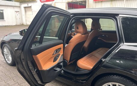 BMW 3 серия, 2019 год, 3 350 000 рублей, 3 фотография