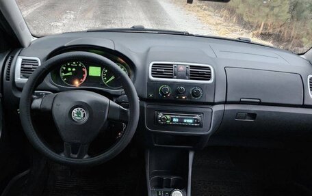 Skoda Fabia II, 2007 год, 335 000 рублей, 2 фотография