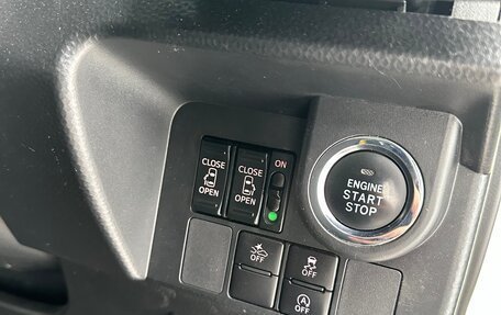 Toyota Roomy I, 2017 год, 850 000 рублей, 8 фотография