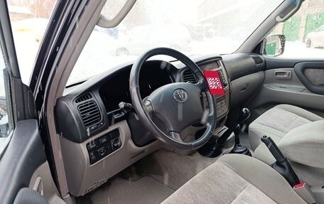 Toyota Land Cruiser 100 рестайлинг 2, 2006 год, 1 900 000 рублей, 14 фотография