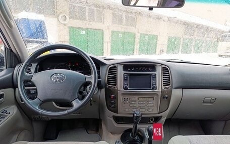 Toyota Land Cruiser 100 рестайлинг 2, 2006 год, 1 900 000 рублей, 12 фотография