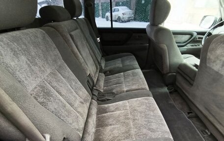 Toyota Land Cruiser 100 рестайлинг 2, 2006 год, 1 900 000 рублей, 17 фотография