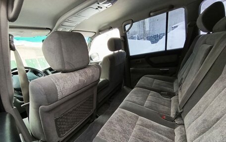 Toyota Land Cruiser 100 рестайлинг 2, 2006 год, 1 900 000 рублей, 16 фотография