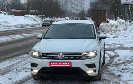 Volkswagen Tiguan II, 2018 год, 2 500 000 рублей, 13 фотография