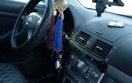 Toyota Avensis III рестайлинг, 2007 год, 750 000 рублей, 21 фотография