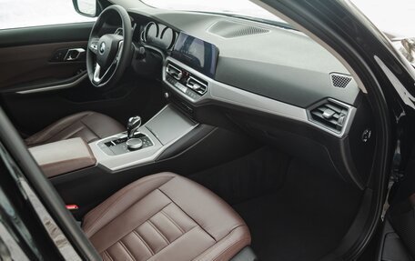 BMW 3 серия, 2019 год, 3 370 000 рублей, 13 фотография