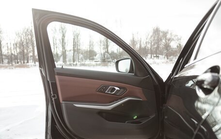 BMW 3 серия, 2019 год, 3 370 000 рублей, 24 фотография