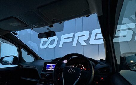 Toyota Noah III, 2015 год, 1 849 000 рублей, 6 фотография