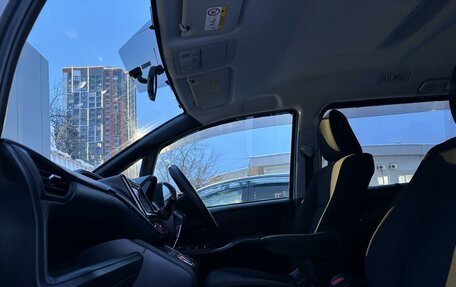 Toyota Noah III, 2015 год, 1 849 000 рублей, 10 фотография