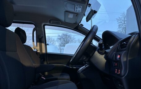 Toyota Noah III, 2015 год, 1 849 000 рублей, 9 фотография