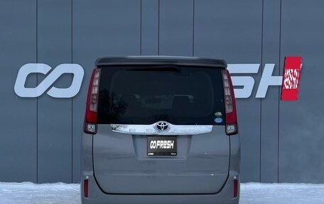 Toyota Noah III, 2015 год, 1 849 000 рублей, 4 фотография