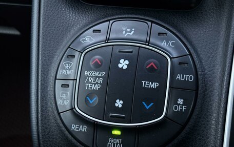 Toyota Noah III, 2015 год, 1 849 000 рублей, 19 фотография