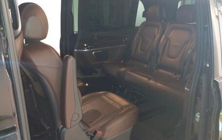 Mercedes-Benz V-Класс, 2016 год, 5 000 000 рублей, 10 фотография