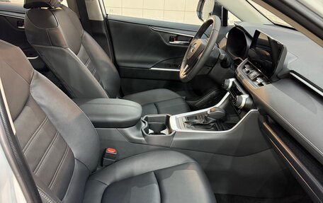 Toyota RAV4, 2024 год, 4 300 000 рублей, 7 фотография