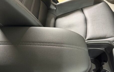 Toyota RAV4, 2024 год, 4 300 000 рублей, 10 фотография