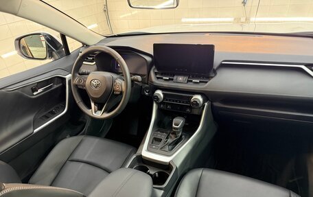 Toyota RAV4, 2024 год, 4 300 000 рублей, 9 фотография